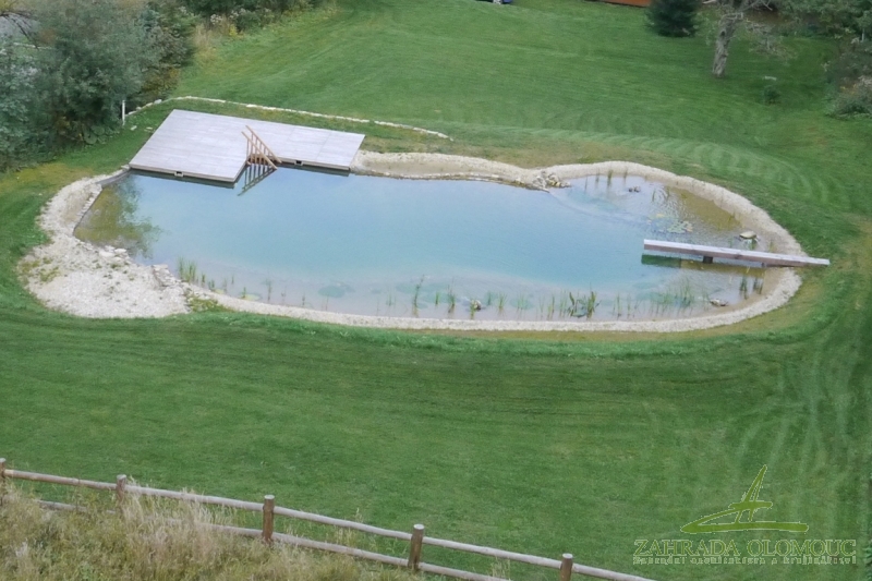 Koupací jezírko rok po realizaci (září)